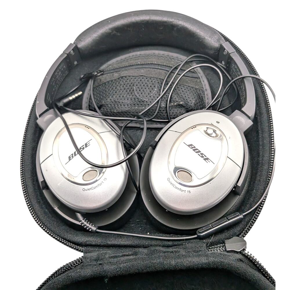 BOSE QuietComfort 15 Acoustic Noise Cancelling Headphones Silver With Case